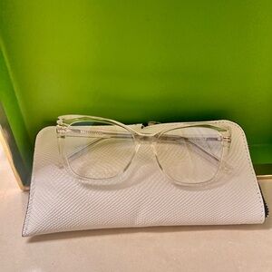 Women's Clear Frame Fashion Glasses - Transparent Oversized Style